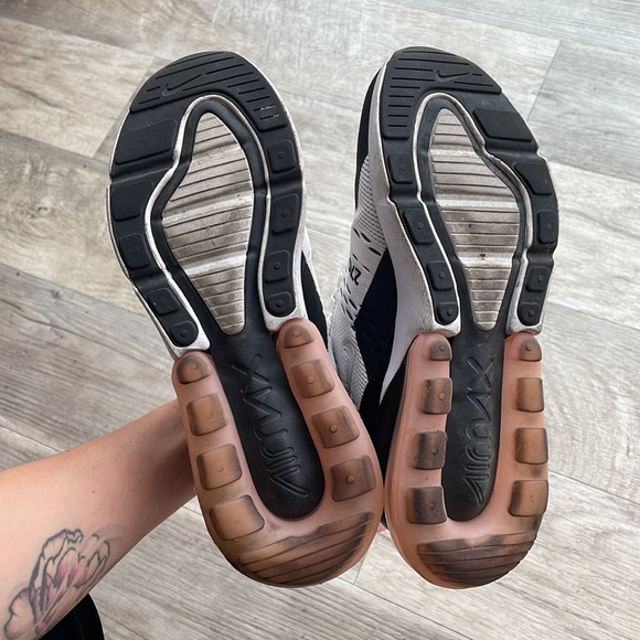 Women’s Nike Air Max 270 - Picture 3 of 4